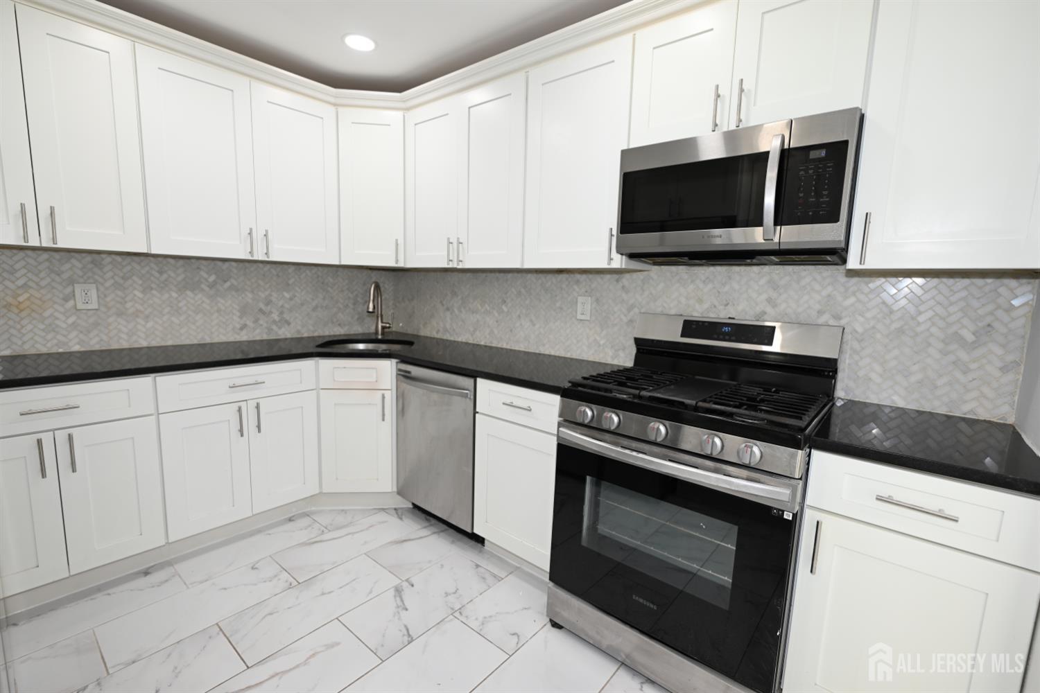 271 College Drive Edison NJ 08817