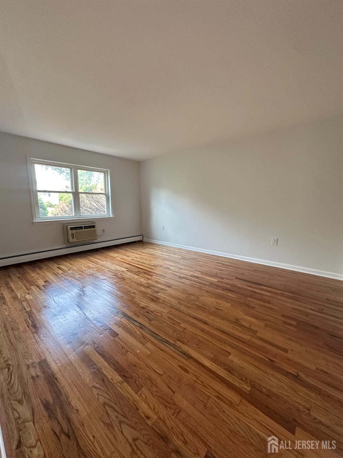 42 Woodedge Street Edison NJ 08817