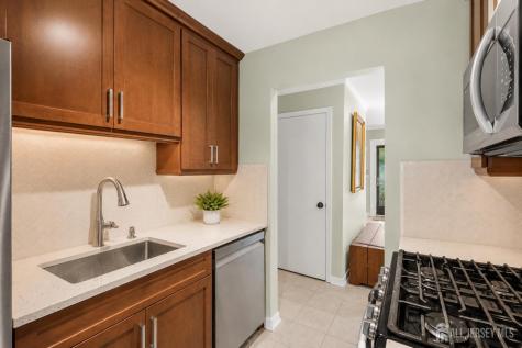 34 Laurie Court Old Bridge NJ 07747