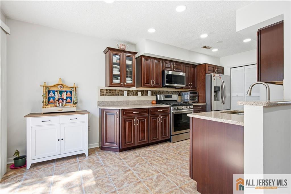 18 Colleen Court South Brunswick NJ 08824