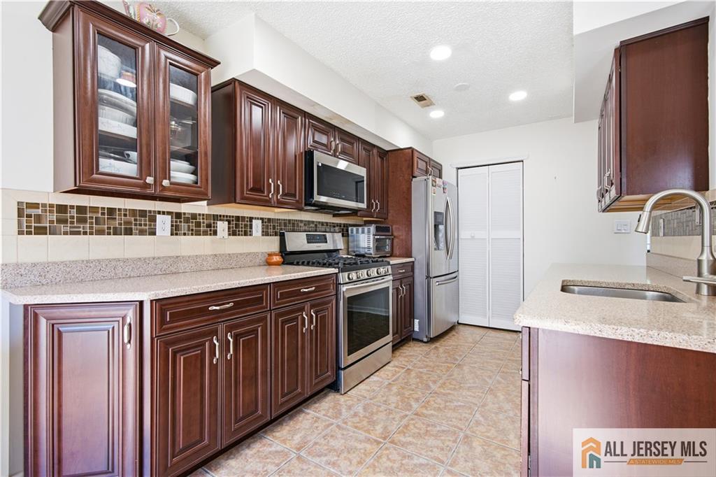 18 Colleen Court South Brunswick NJ 08824