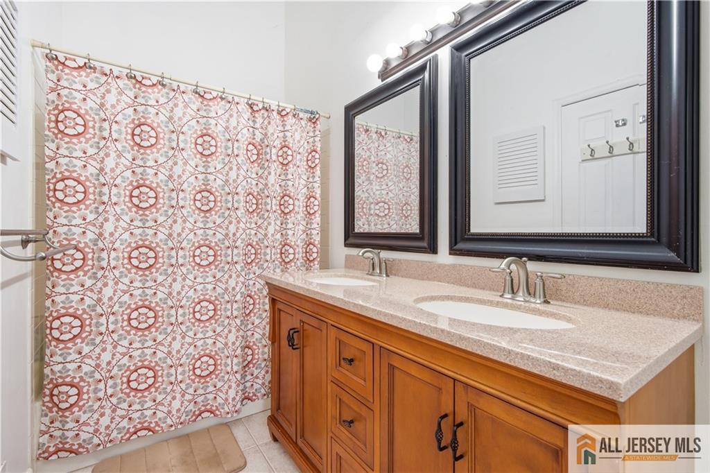 18 Colleen Court South Brunswick NJ 08824