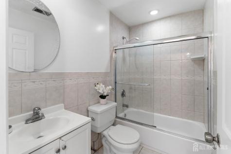 324 Sharon Garden Court Woodbridge Proper NJ 07095