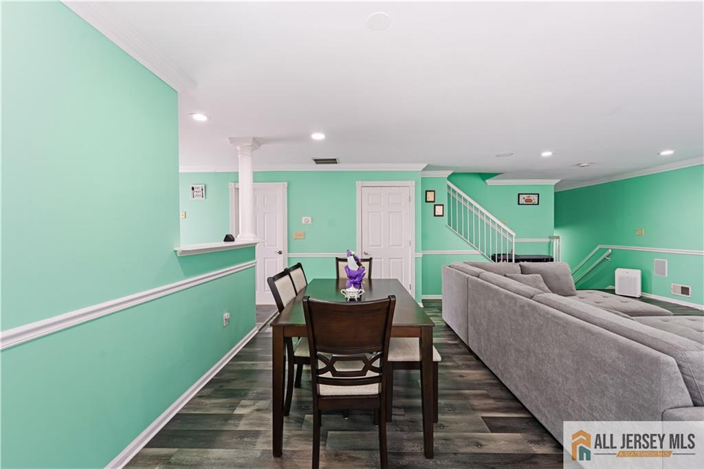 2006 Ridgeview Court Sayreville NJ 08859