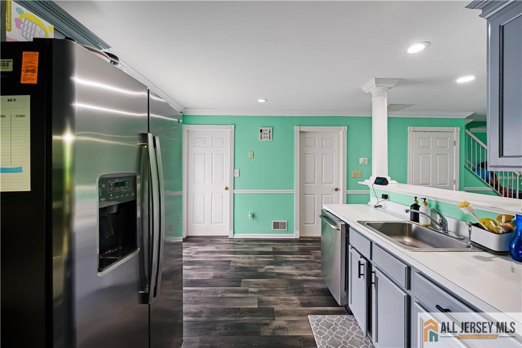 2006 Ridgeview Court Sayreville NJ 08859