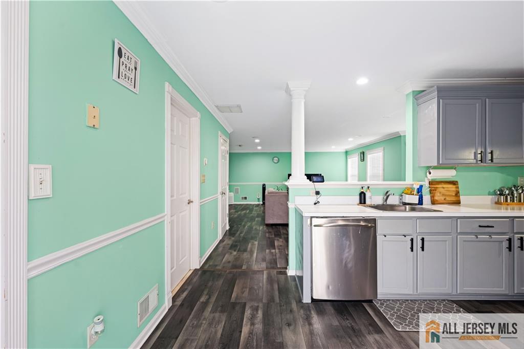2006 Ridgeview Court Sayreville NJ 08859
