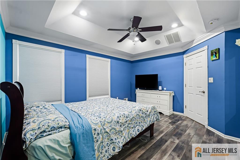 2006 Ridgeview Court Sayreville NJ 08859