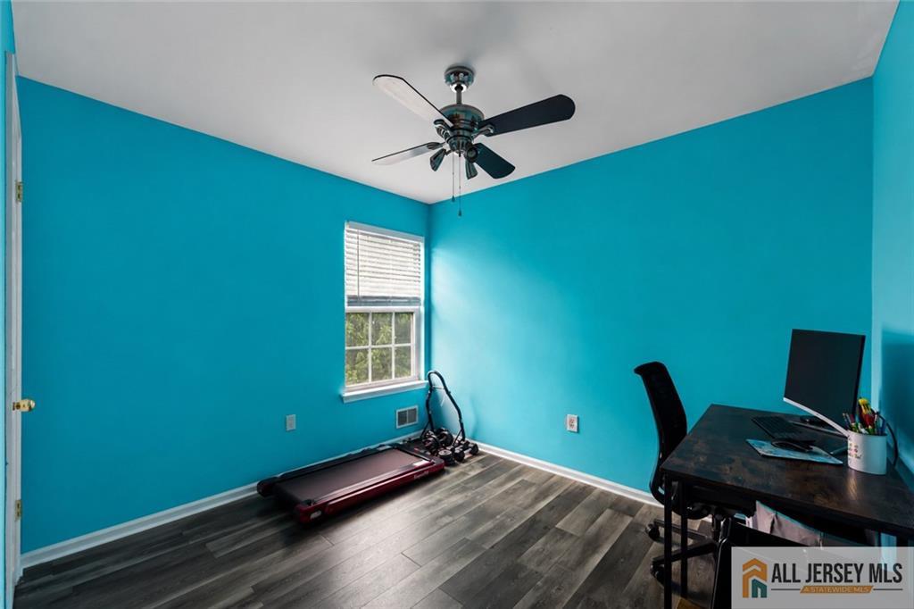 2006 Ridgeview Court Sayreville NJ 08859
