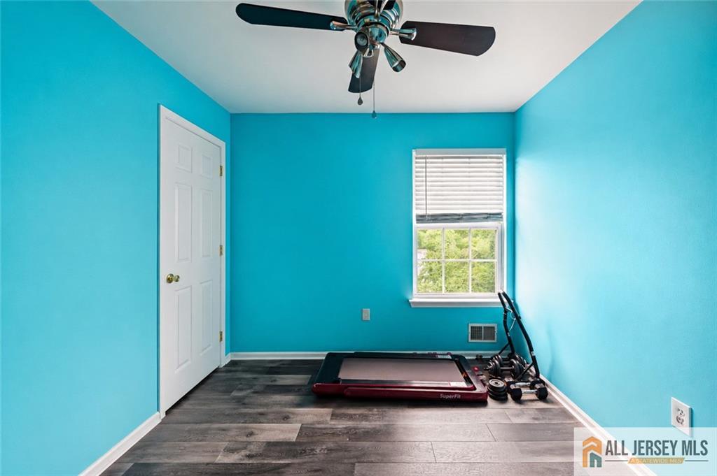 2006 Ridgeview Court Sayreville NJ 08859