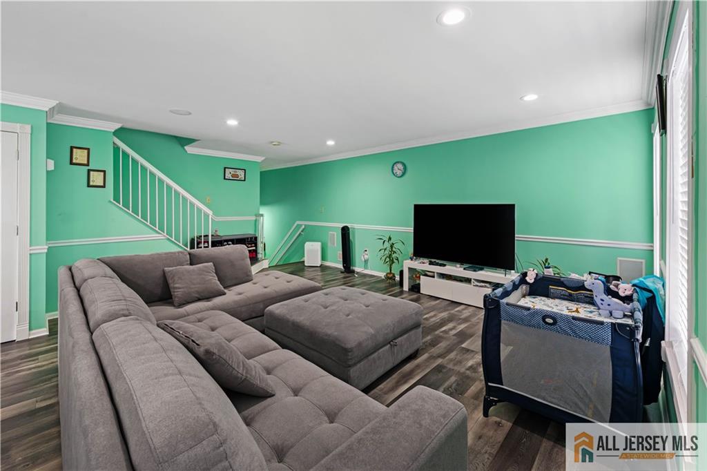 2006 Ridgeview Court Sayreville NJ 08859