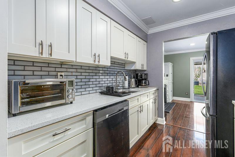 4 Heritage Square Sayreville NJ 08872
