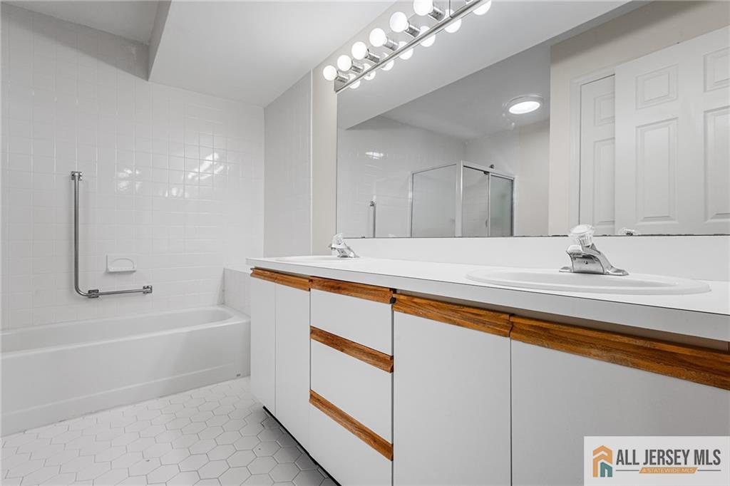 16 Andrew Johnson Drive Monroe NJ 08831