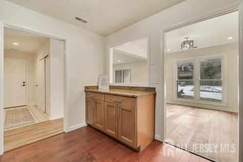 127 Oakmont Court Edison NJ 08820