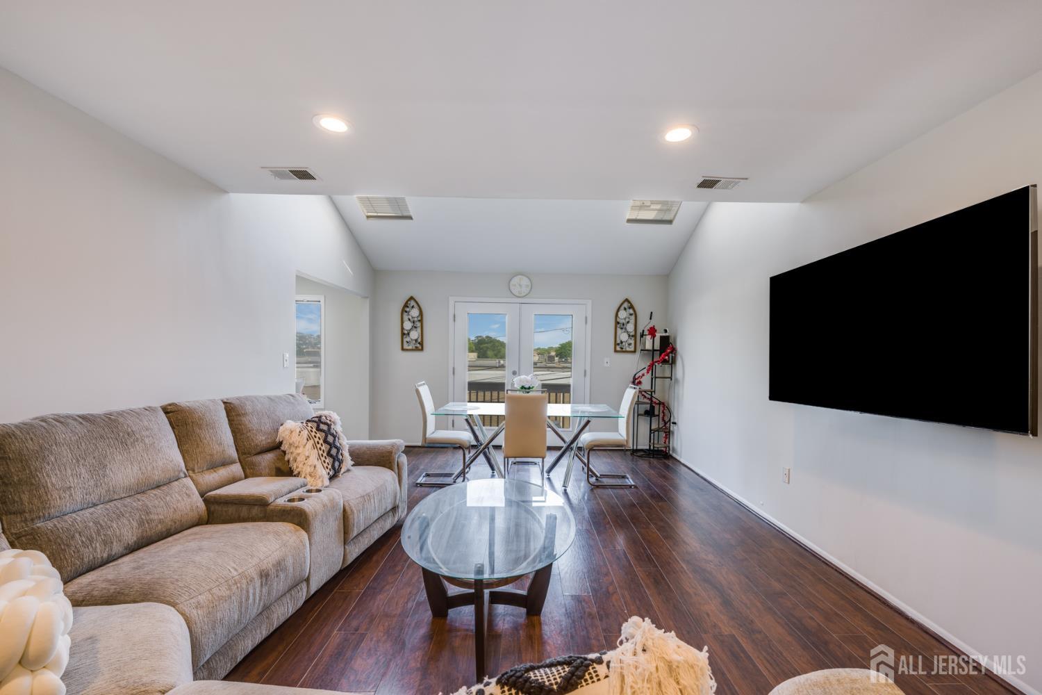116 Peach Street Avenel NJ 07001