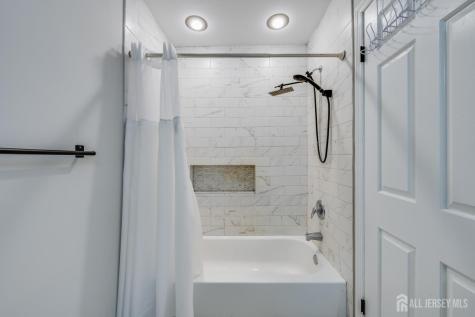 116 Peach Street Avenel NJ 07001