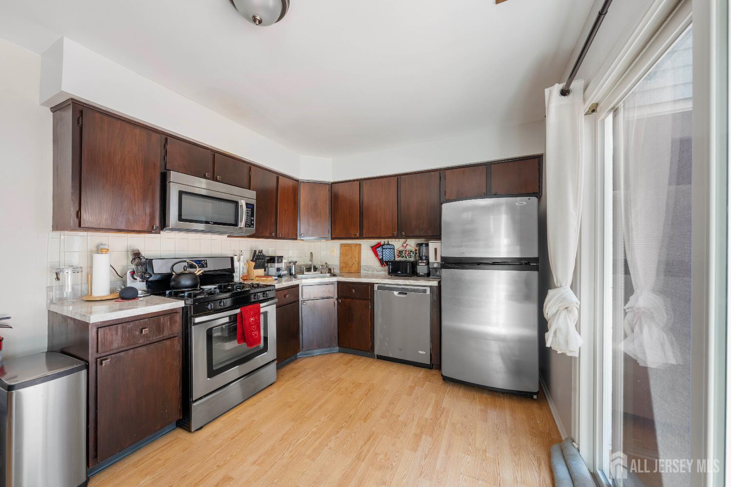 35 E Byrnes Lane E Sayreville NJ 08872