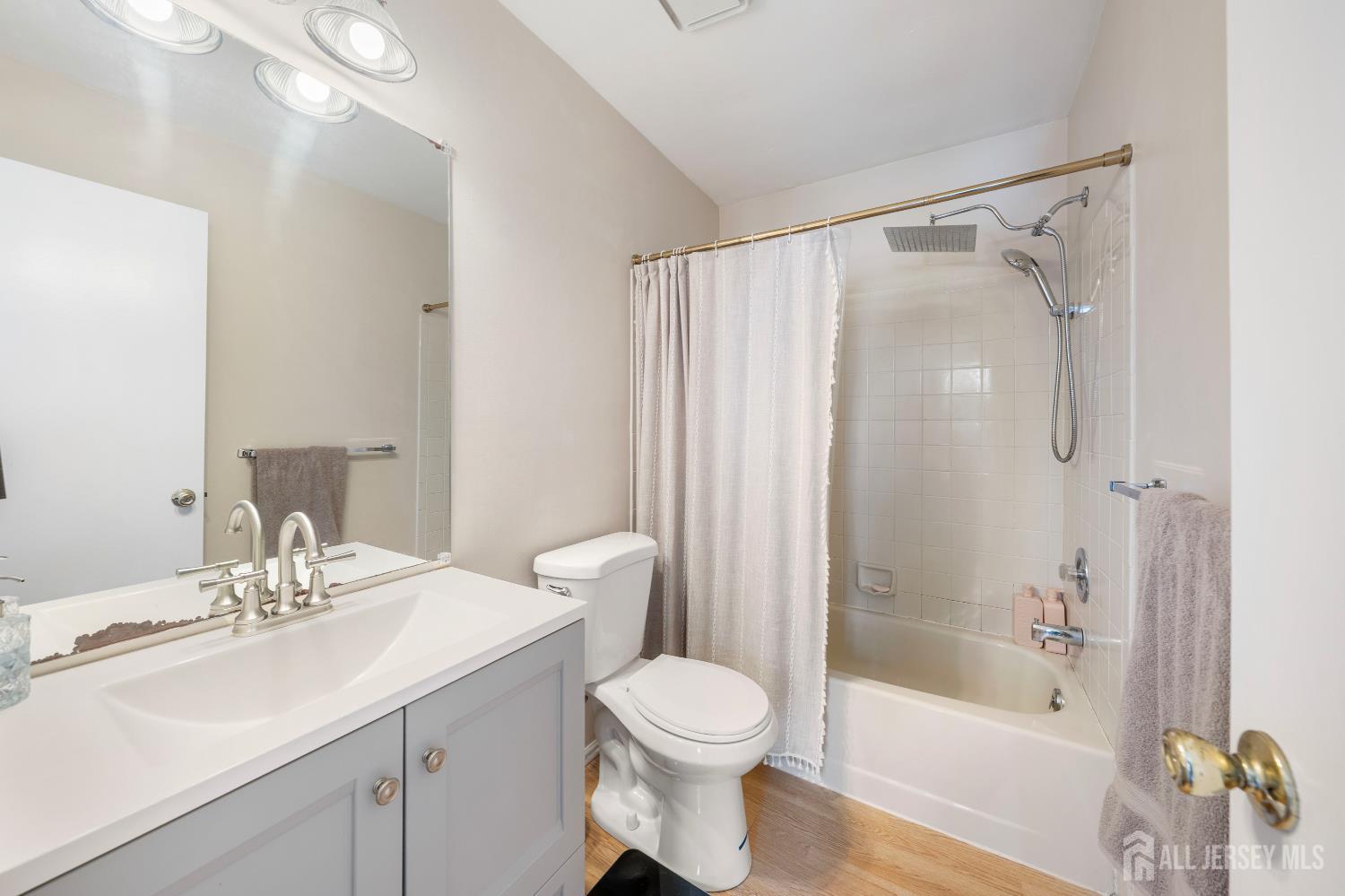 35 E Byrnes Lane E Sayreville NJ 08872