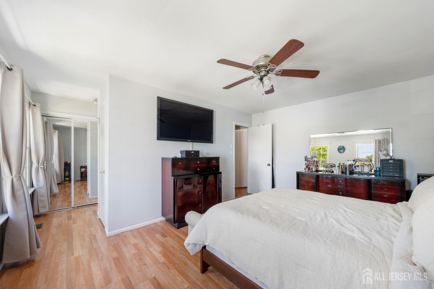 35 E Byrnes Lane E Sayreville NJ 08872