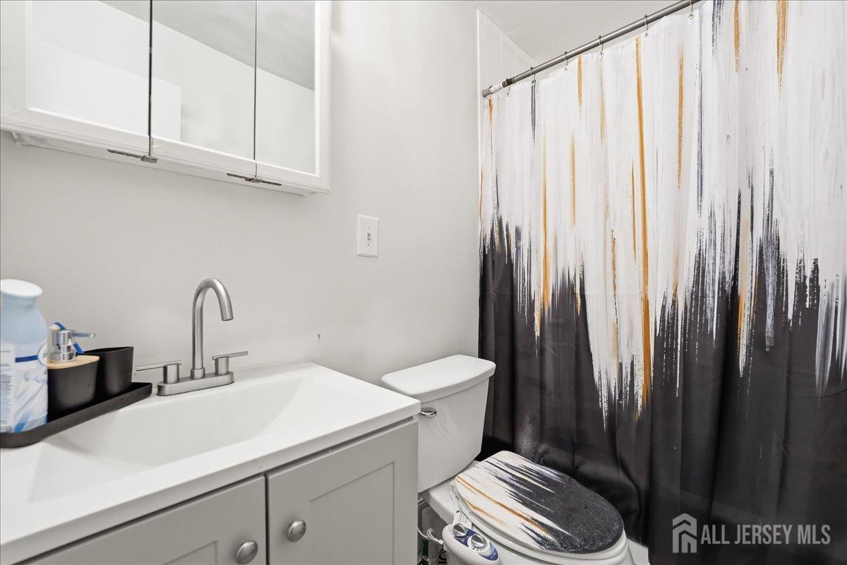 18 Lake Avenue East Brunswick NJ 08816