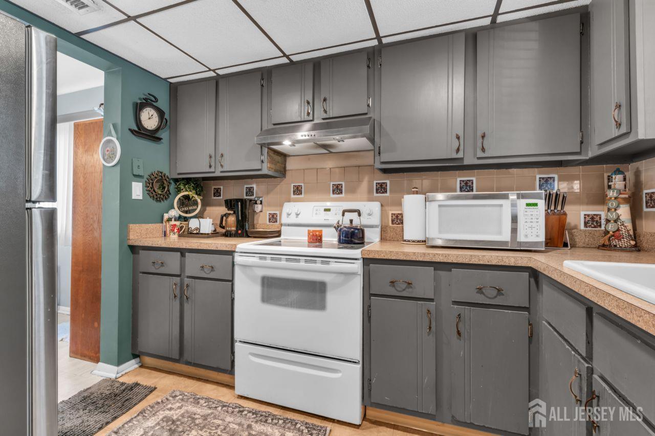 16 Cardinal Lane Howell NJ 07731