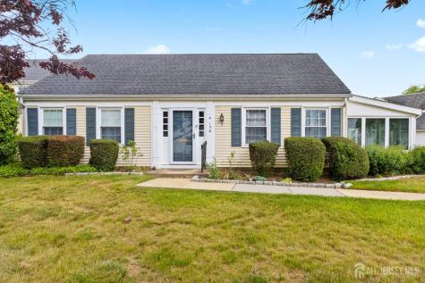 136 Plymouth Lane Monroe NJ 08831