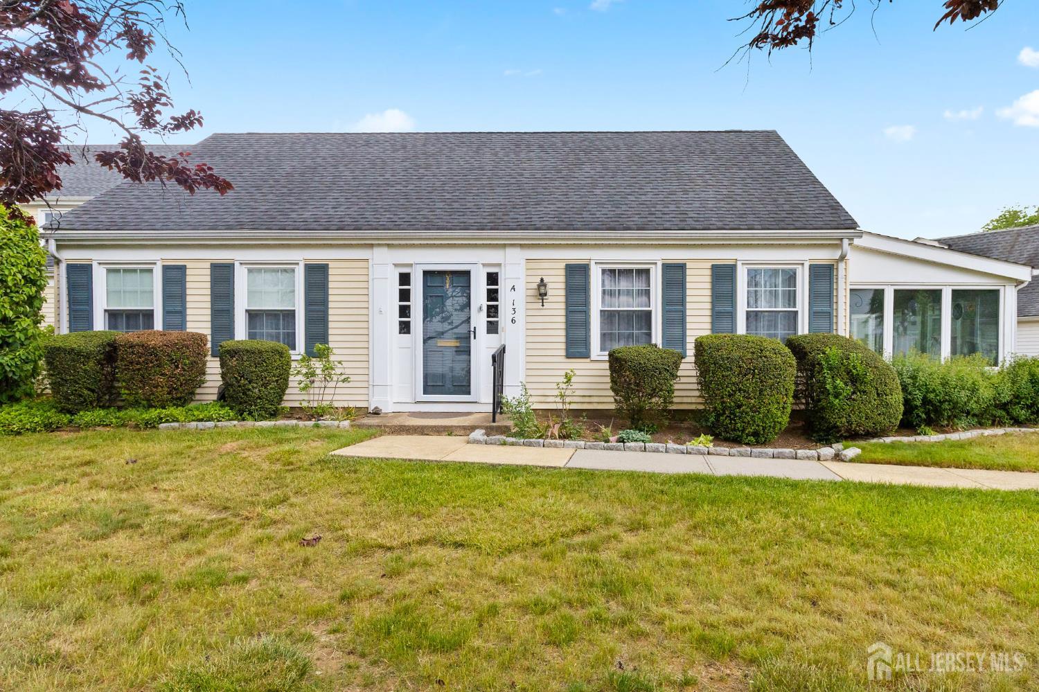 136 Plymouth Lane Monroe NJ 08831