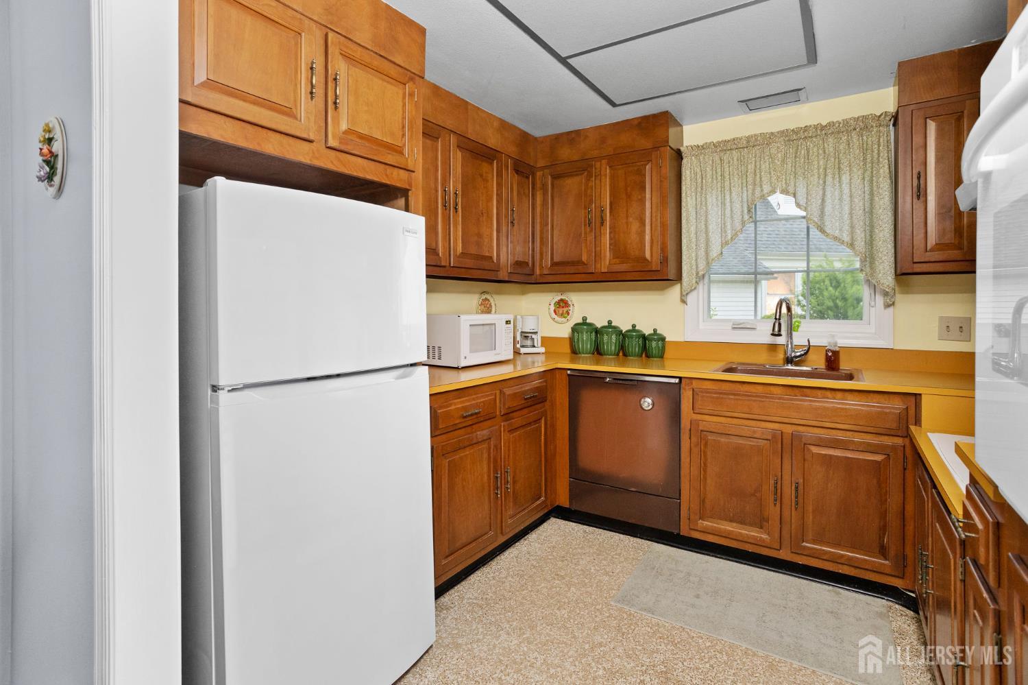 136 Plymouth Lane Monroe NJ 08831