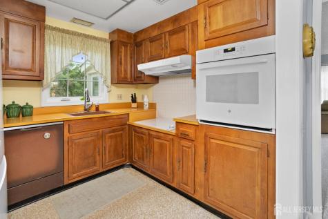 136 Plymouth Lane Monroe NJ 08831