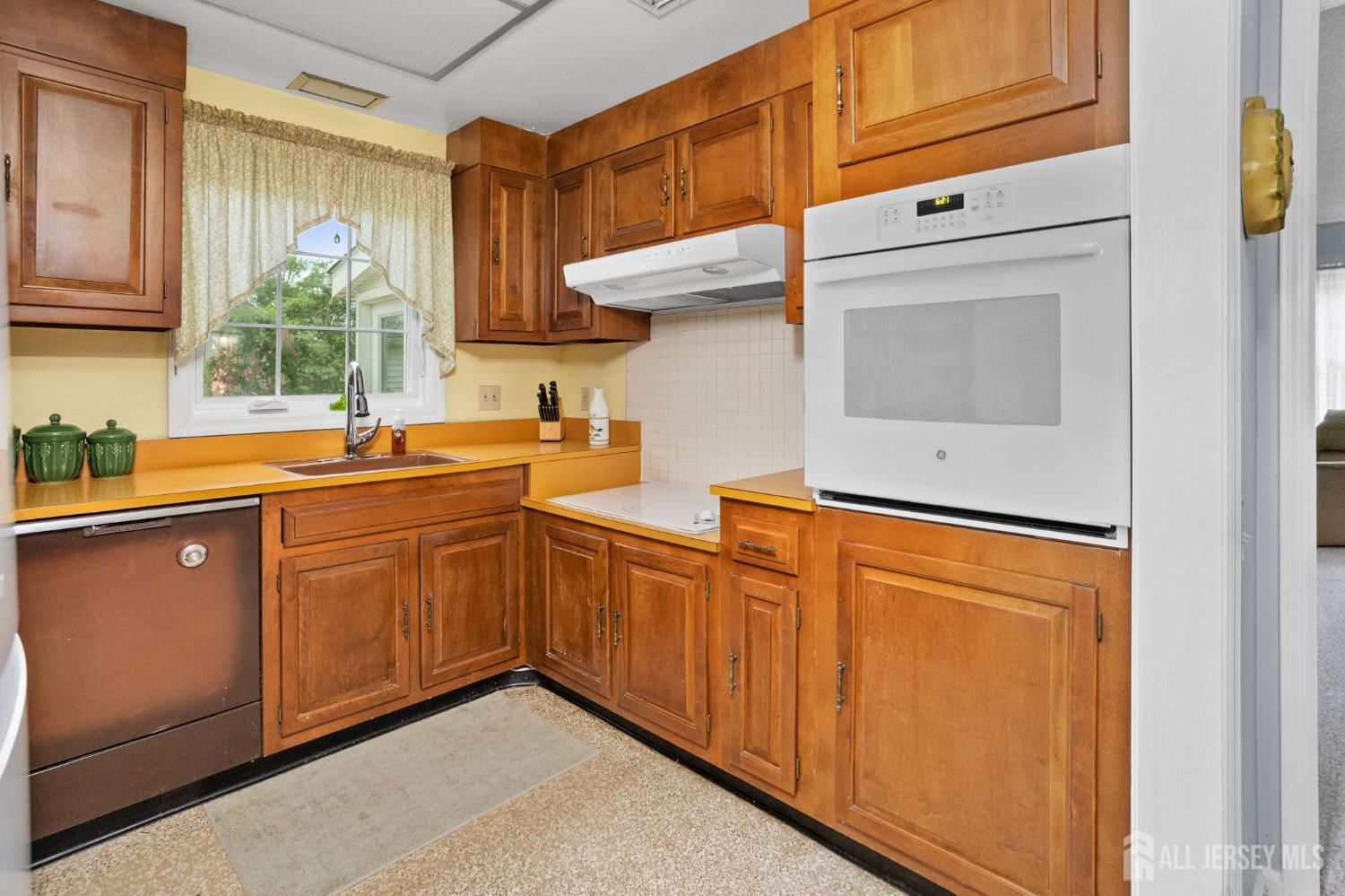 136 Plymouth Lane Monroe NJ 08831
