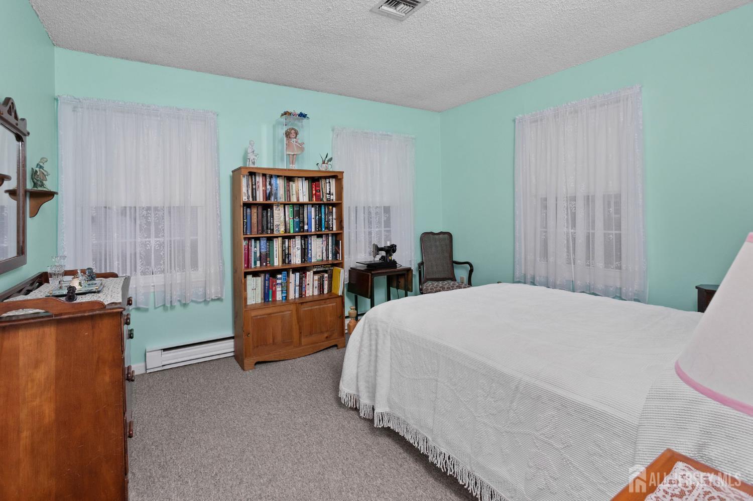 136 Plymouth Lane Monroe NJ 08831