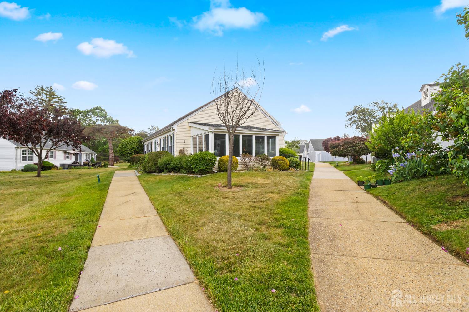 136 Plymouth Lane Monroe NJ 08831