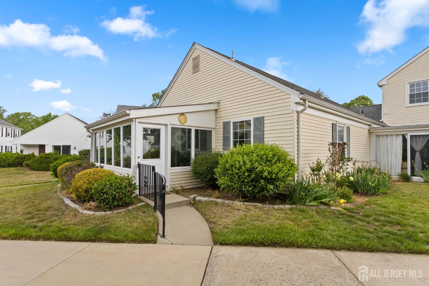 136 Plymouth Lane Monroe NJ 08831