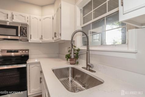 8 Benjamin Franklin Drive Monroe NJ 08831