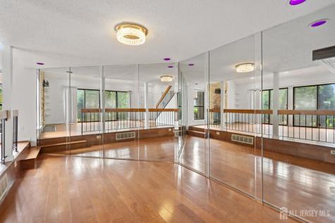 516 Westgate Drive Edison NJ 08820