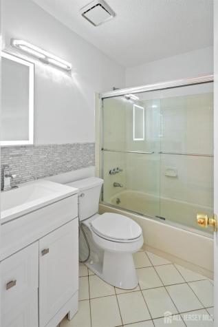 516 Westgate Drive Edison NJ 08820