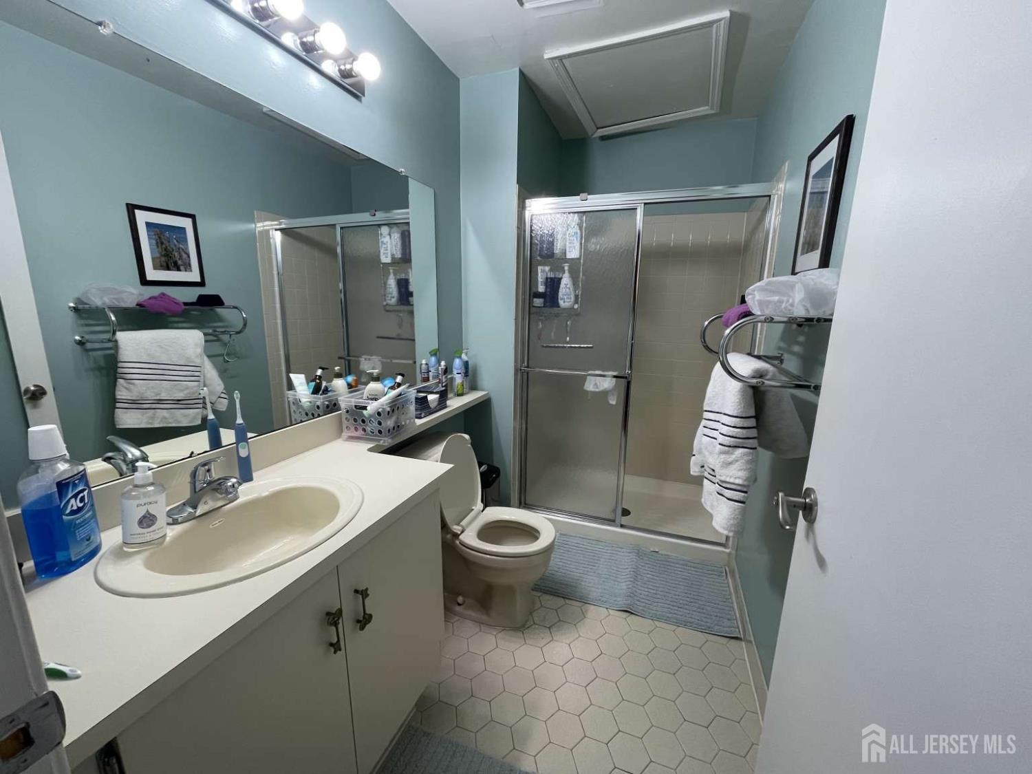 407 Lancaster Court Piscataway NJ 08854