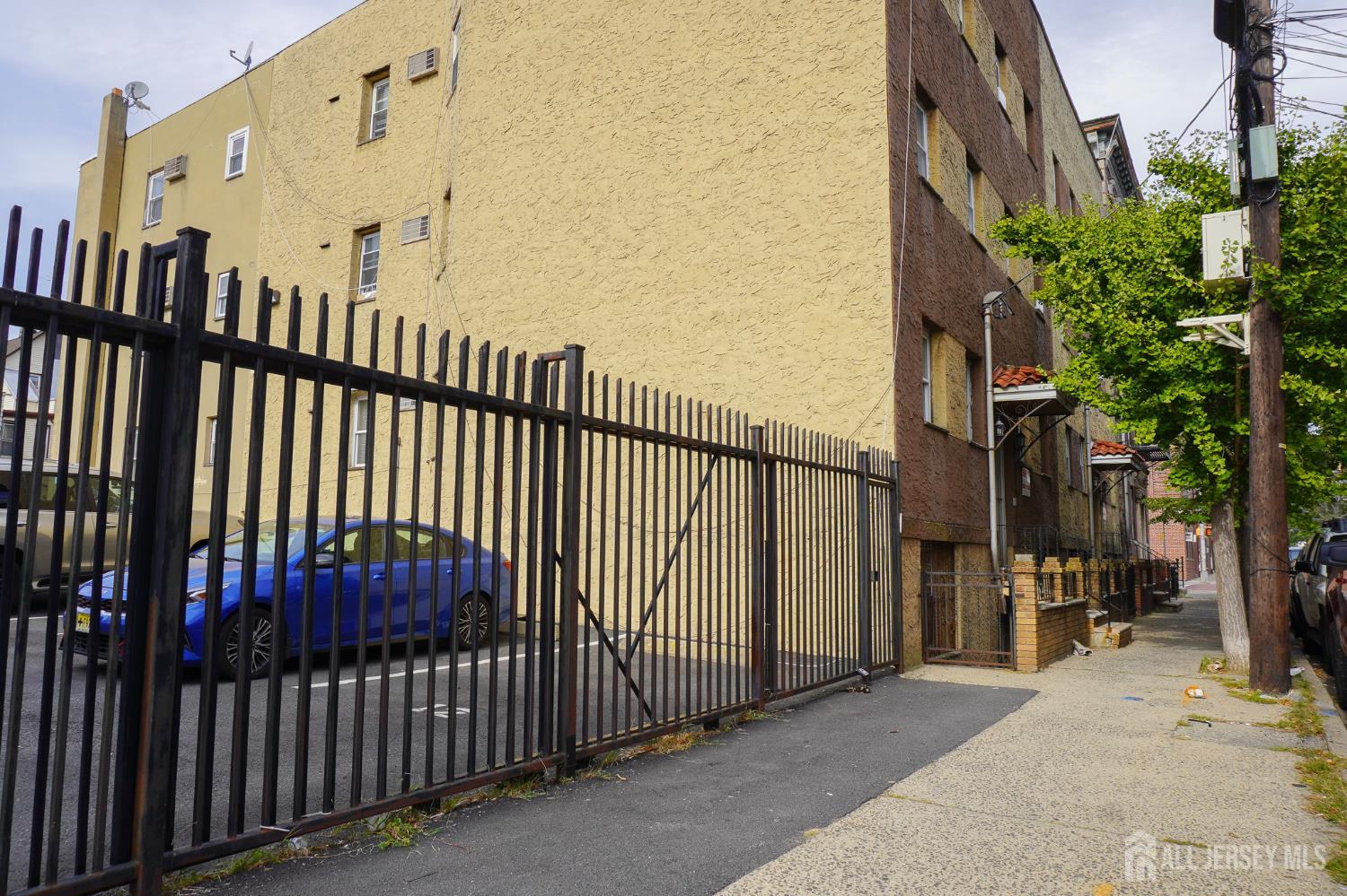 600 N 6th Street N Newark NJ 07107