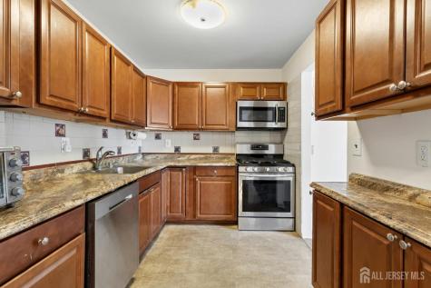 324 Cricket Lane Woodbridge Proper NJ 07095