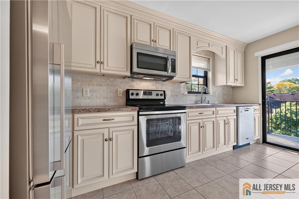 323 Gills Lane Iselin NJ 08830