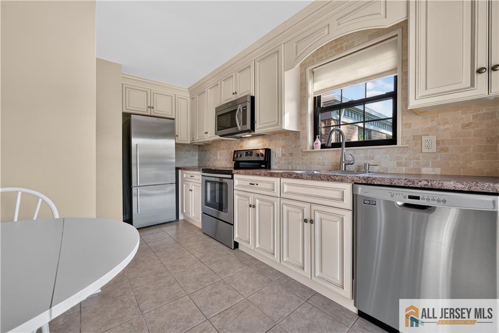 323 Gills Lane Iselin NJ 08830