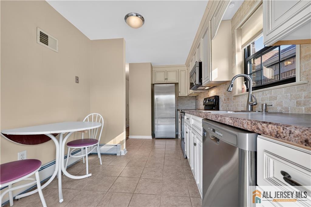 323 Gills Lane Iselin NJ 08830
