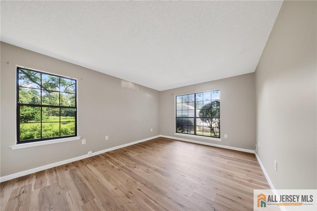 60 Taylor Drive Franklin NJ 08823