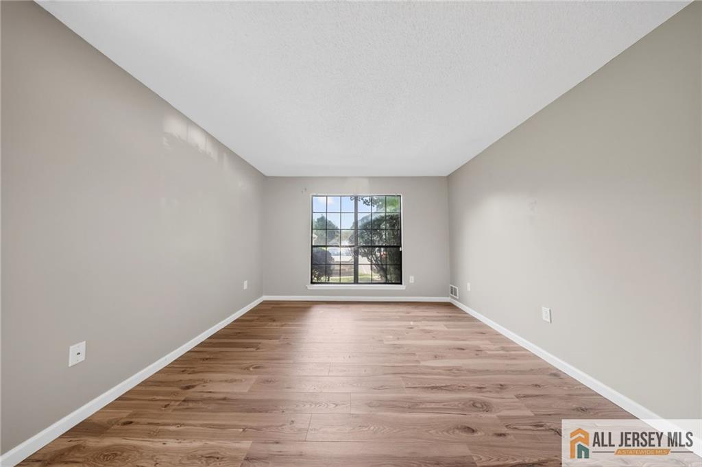 60 Taylor Drive Franklin NJ 08823