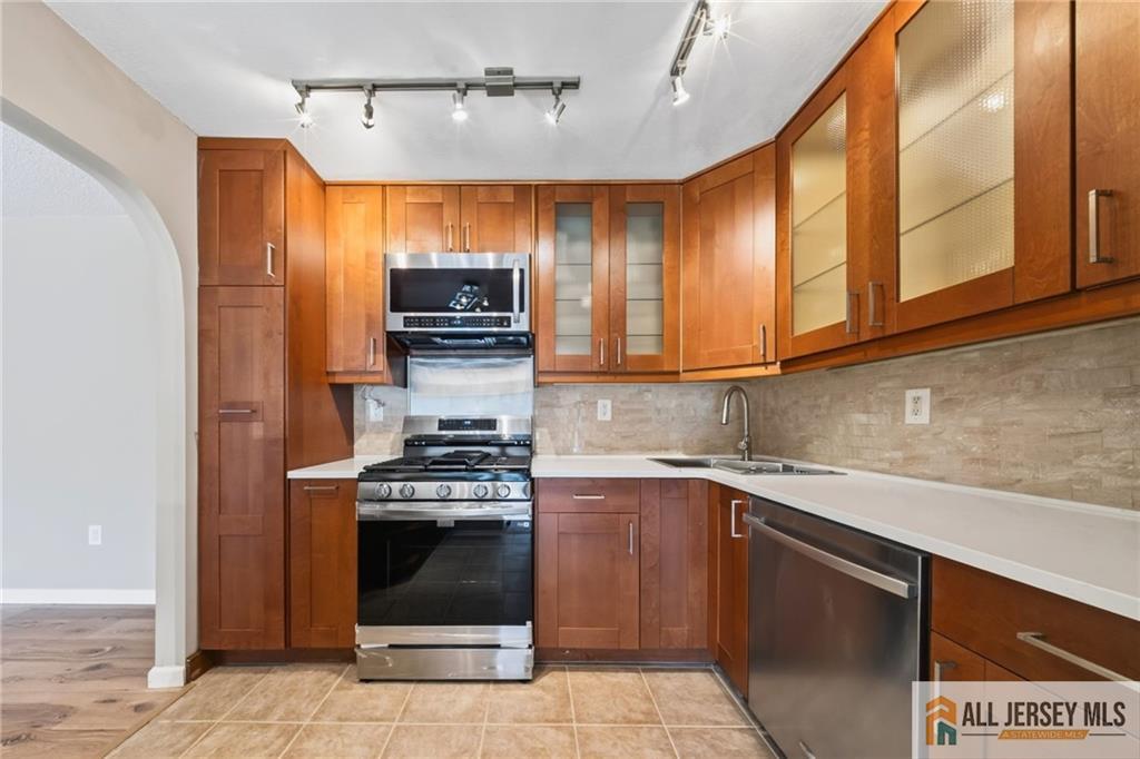 60 Taylor Drive Franklin NJ 08823