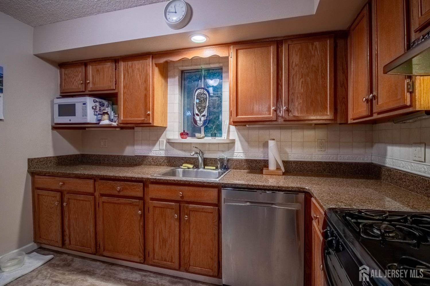 16 Nicholas Court Spotswood NJ 08884