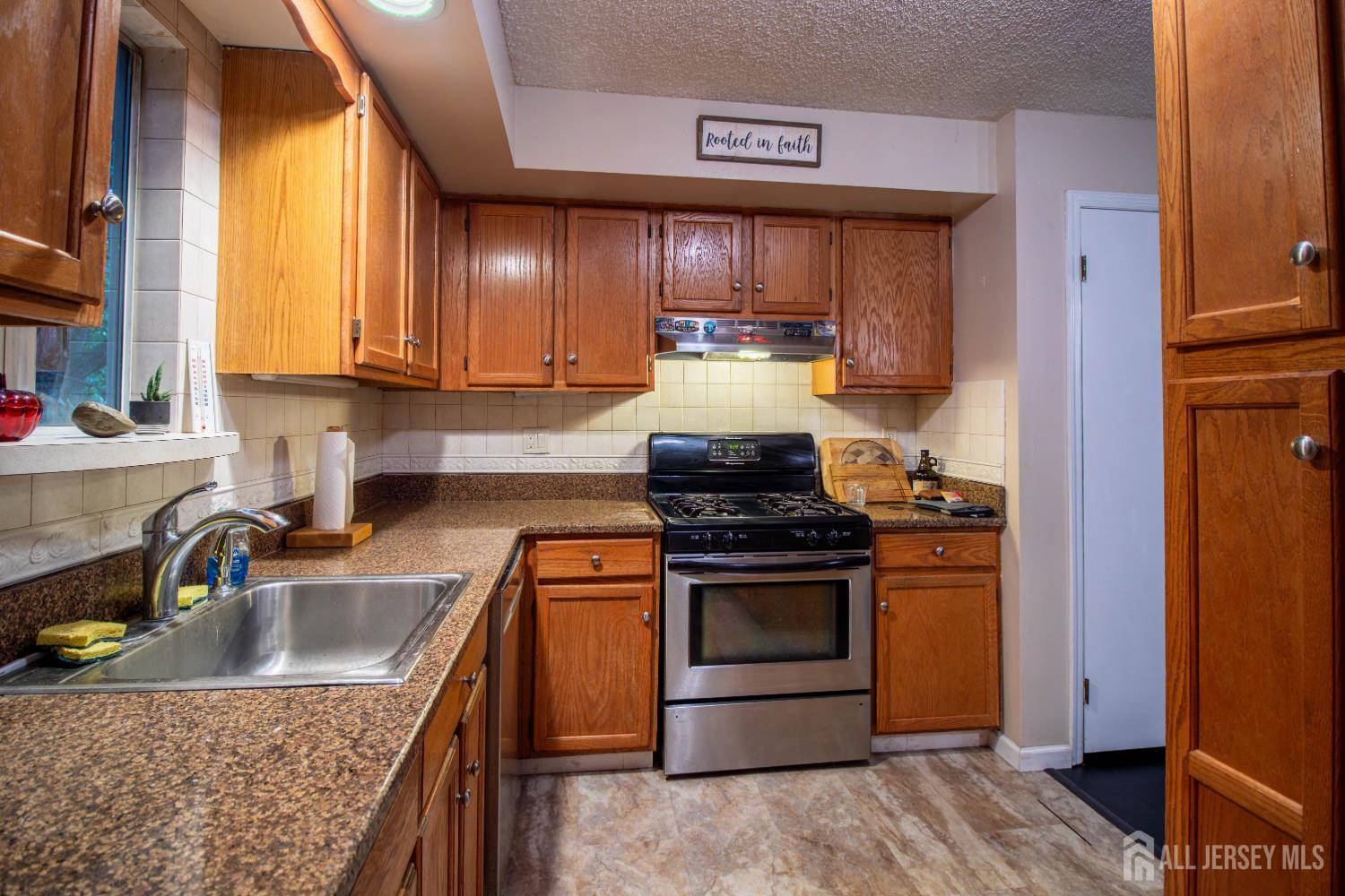 16 Nicholas Court Spotswood NJ 08884