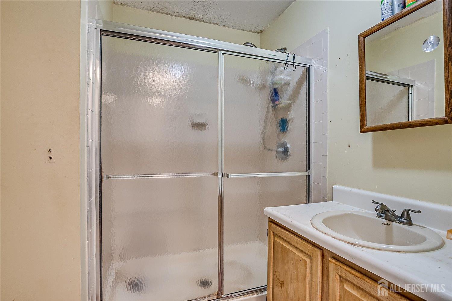 1702 Amanda Court Piscataway NJ 08854