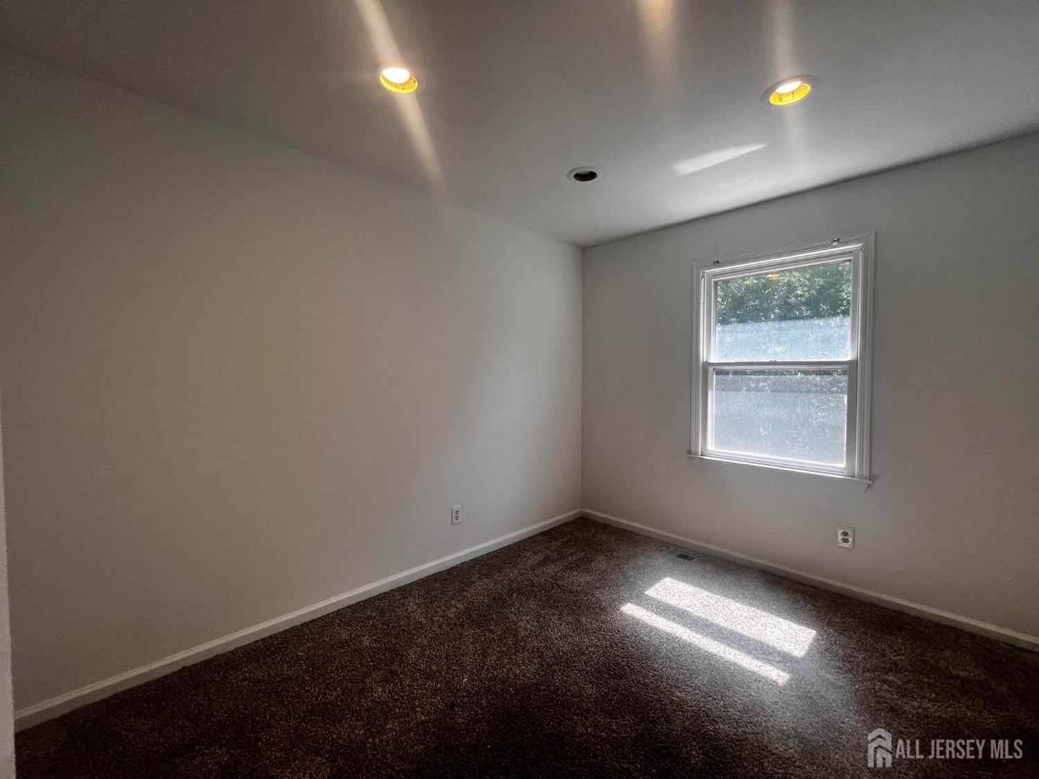 8 Harmony Way Sayreville NJ 08872