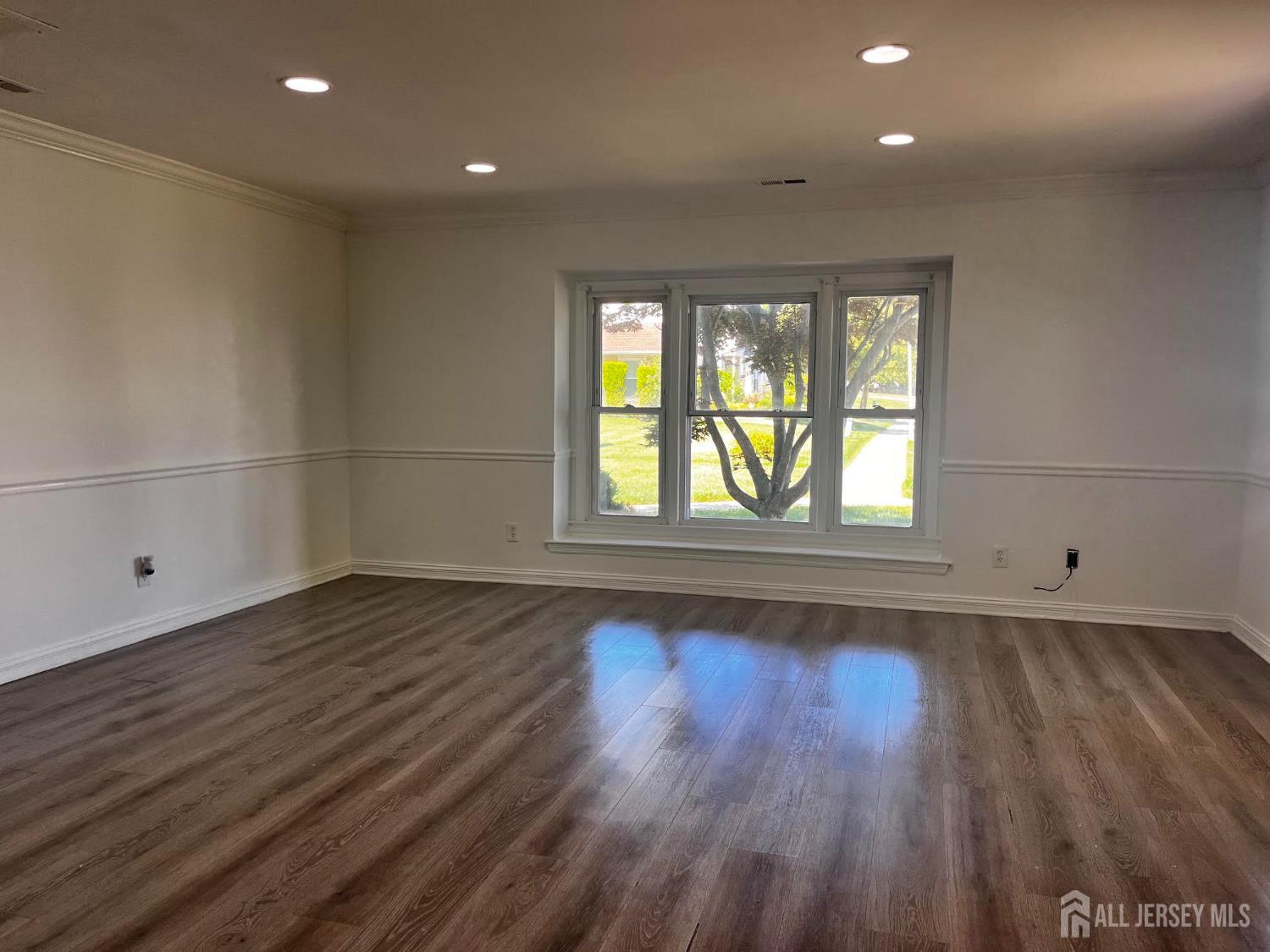 8 Harmony Way Sayreville NJ 08872