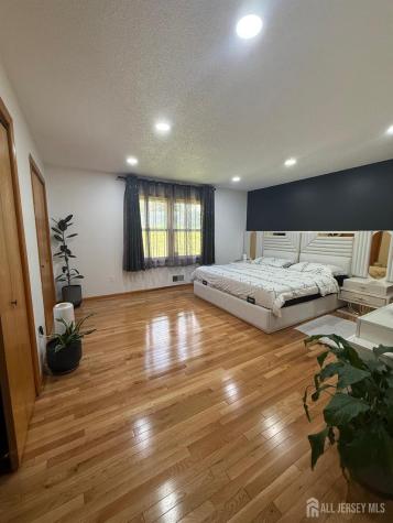 8 Teaberry Drive Edison NJ 08820